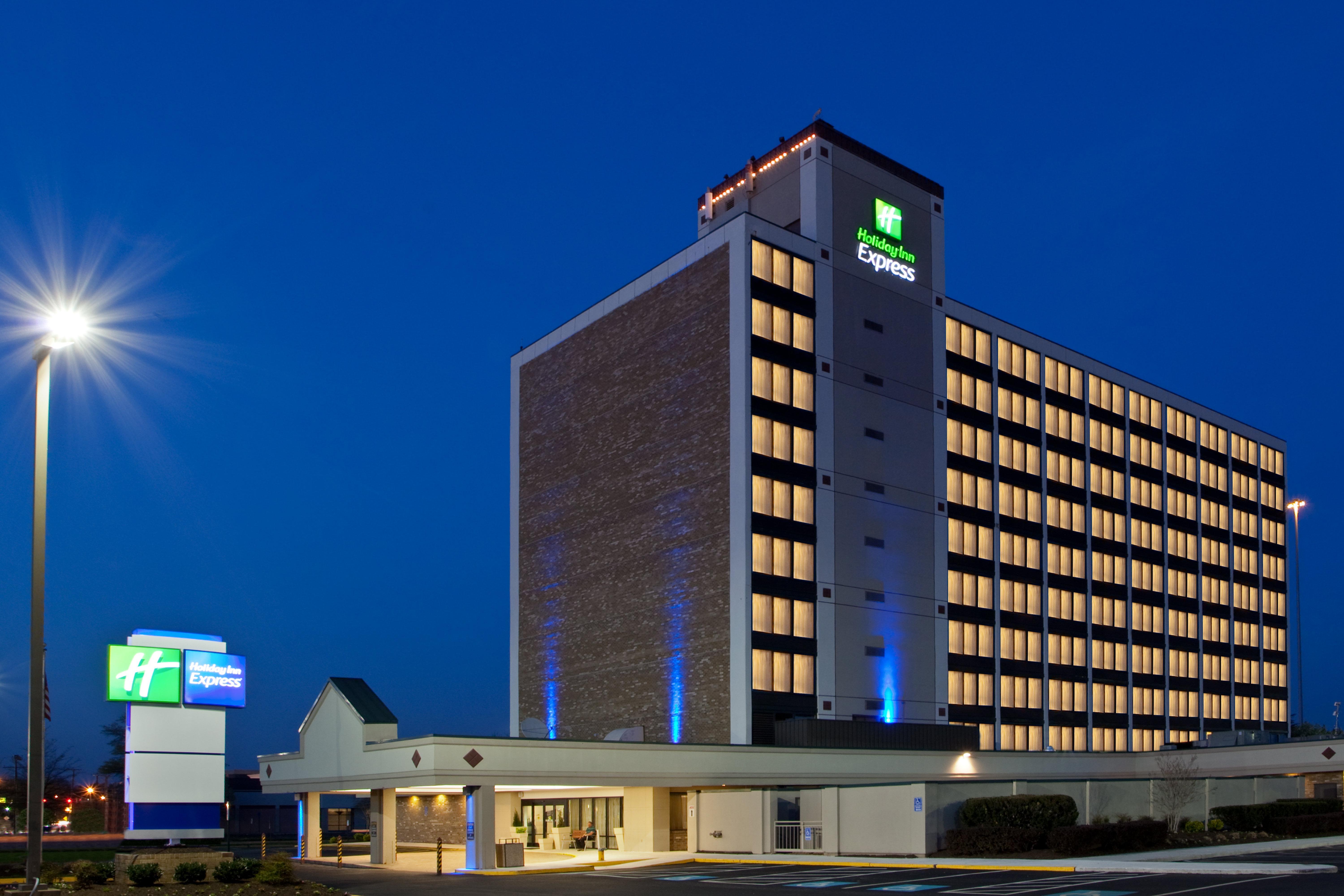 Holiday Inn Express Washington Dc Sw - Springfield, An Ihg Hotel Exterior photo